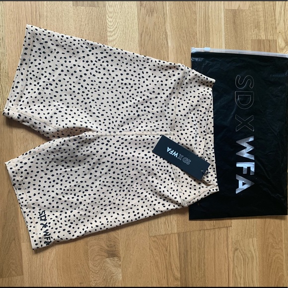 WFAx Sarah's Day Speckle Bike Shorts - Picture 3 of 3